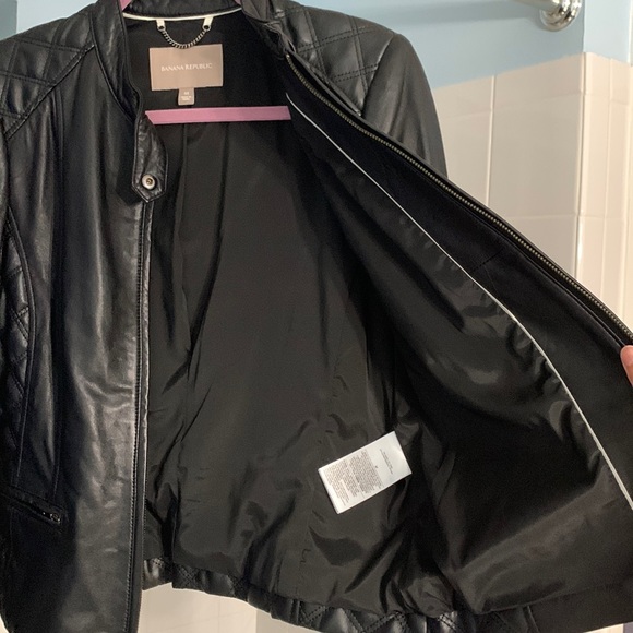 Banana Republic women’s leather jacket in Medium - Picture 11 of 17